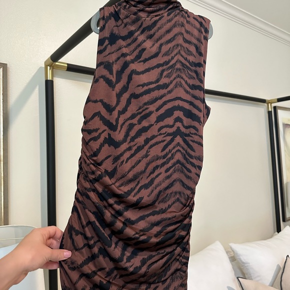 Express midi dress - Picture 2 of 4